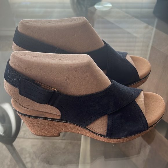 Clarks Giselle Cove Slingback Platform Wedge Sandals, Navy Size 11 New w/Tag - Picture 8 of 10